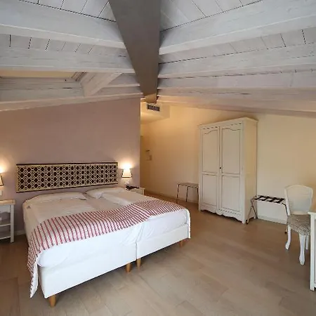 Moron Отель Неграр