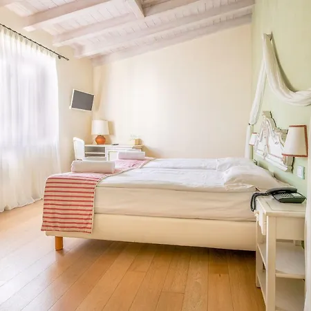 Moron Отель Неграр