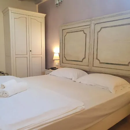 Moron Hotel
