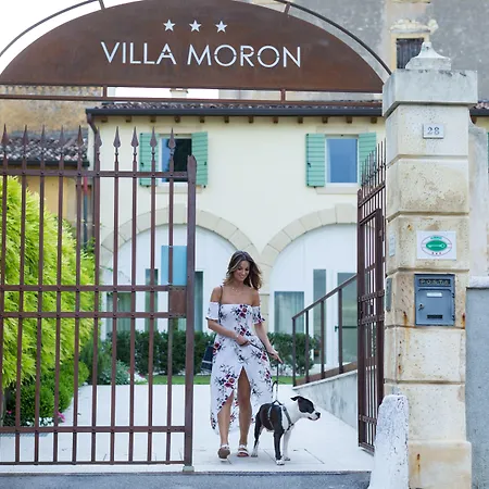 Hotel Moron 3*