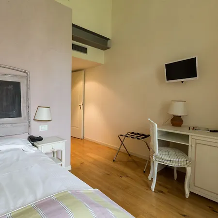 Moron Hotel 3*
