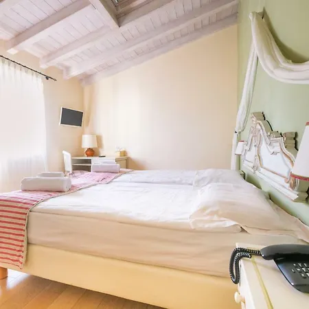Moron Hotel